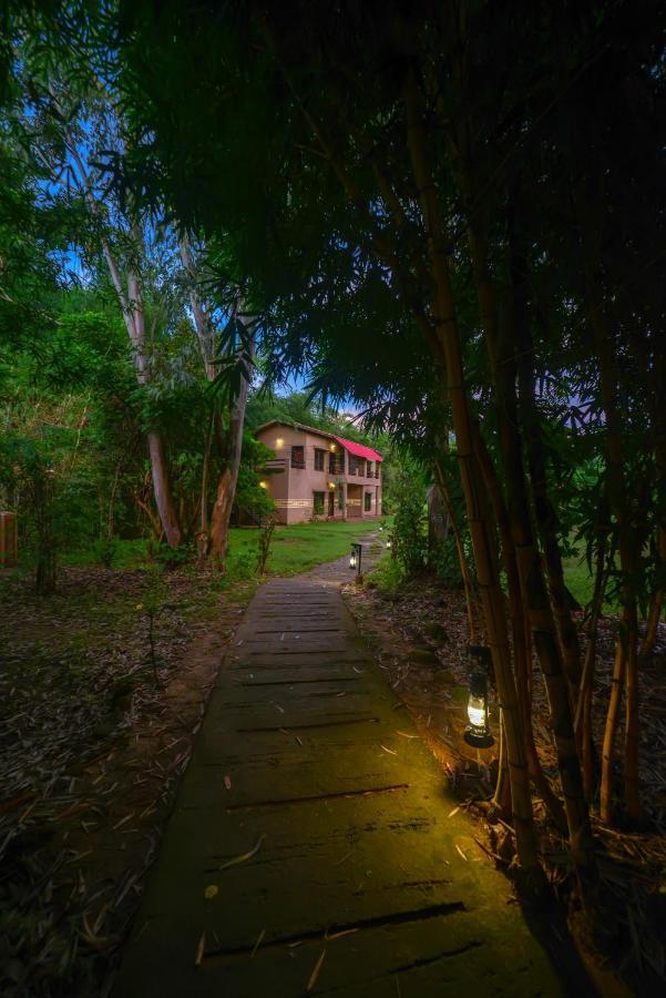 Aranyak Resort Tāla Екстериор снимка